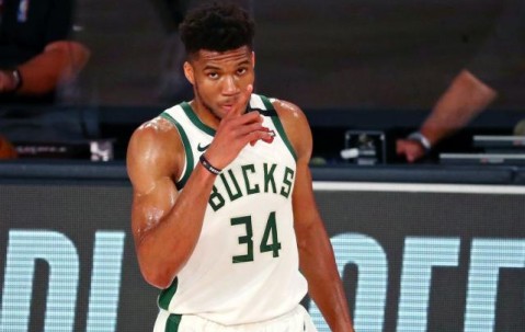 乐鱼体育官网-字母哥看齐热火版詹皇！试验低位做轴不在意常规赛