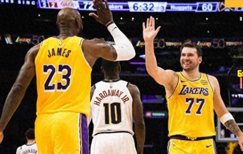 乐鱼-加时险胜掘金，豪取5连胜！077狂轰30+11+13绝杀，小里32+7+6绝平