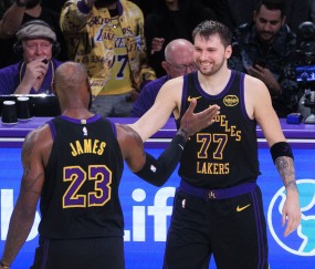 詹东第3次同场砍30+5+5！平詹眉队史2人组第3 贝勒logo17次&amp;OK第2