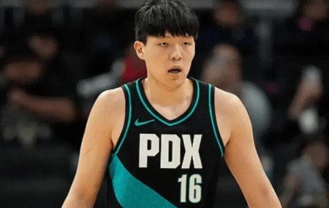 杨瀚森首节出战4分钟，投篮1投0中得到0分1篮板0助攻