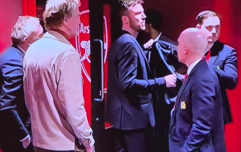 乐鱼体育官方网站-卡里克赛后采访被叫停，紧急面见拉特克利夫，曼联帅位要变天？