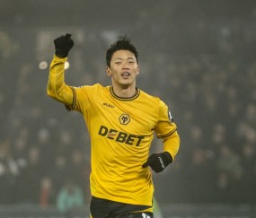 乐鱼体育平台-韩媒：若狼队降级黄喜灿或选择离队，今夏转会费或达1000万镑